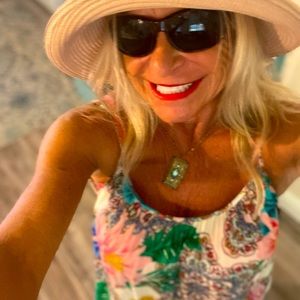 Meet your Posher, Debbie!  Live in beautiful Florida!